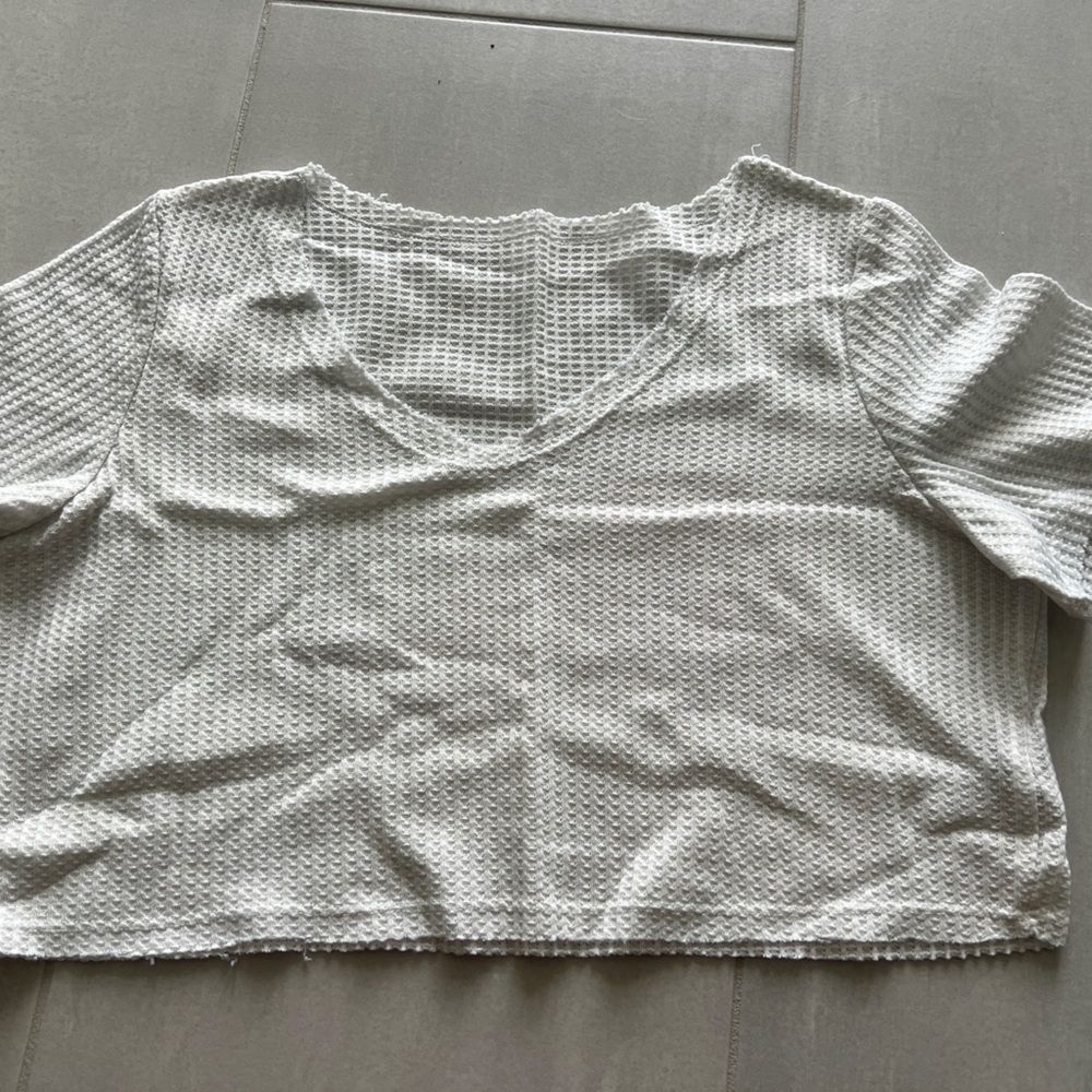 SHEIN White Textured Crop Top